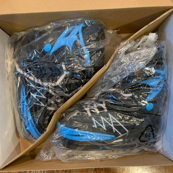 Sold elsewhere - Lake Placid MONARCH Boy's Adjustable Ice Skates - Picture 2 of 7